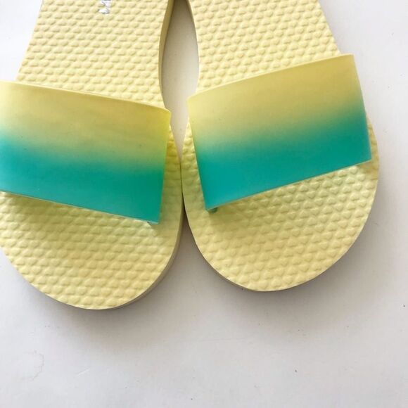 Old navy yellow pool slides EUC  size 12-13 - Picture 4 of 7